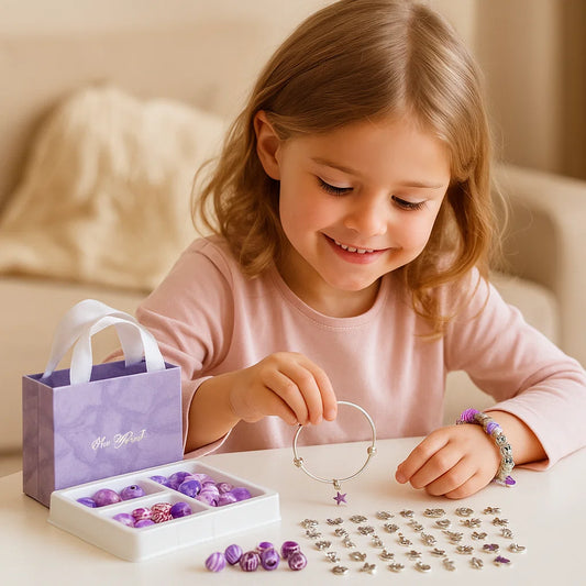DIY-sett for å lage sjarmarmbånd ⎜ Smykkesett med perler og anheng i gaveeske for jenter